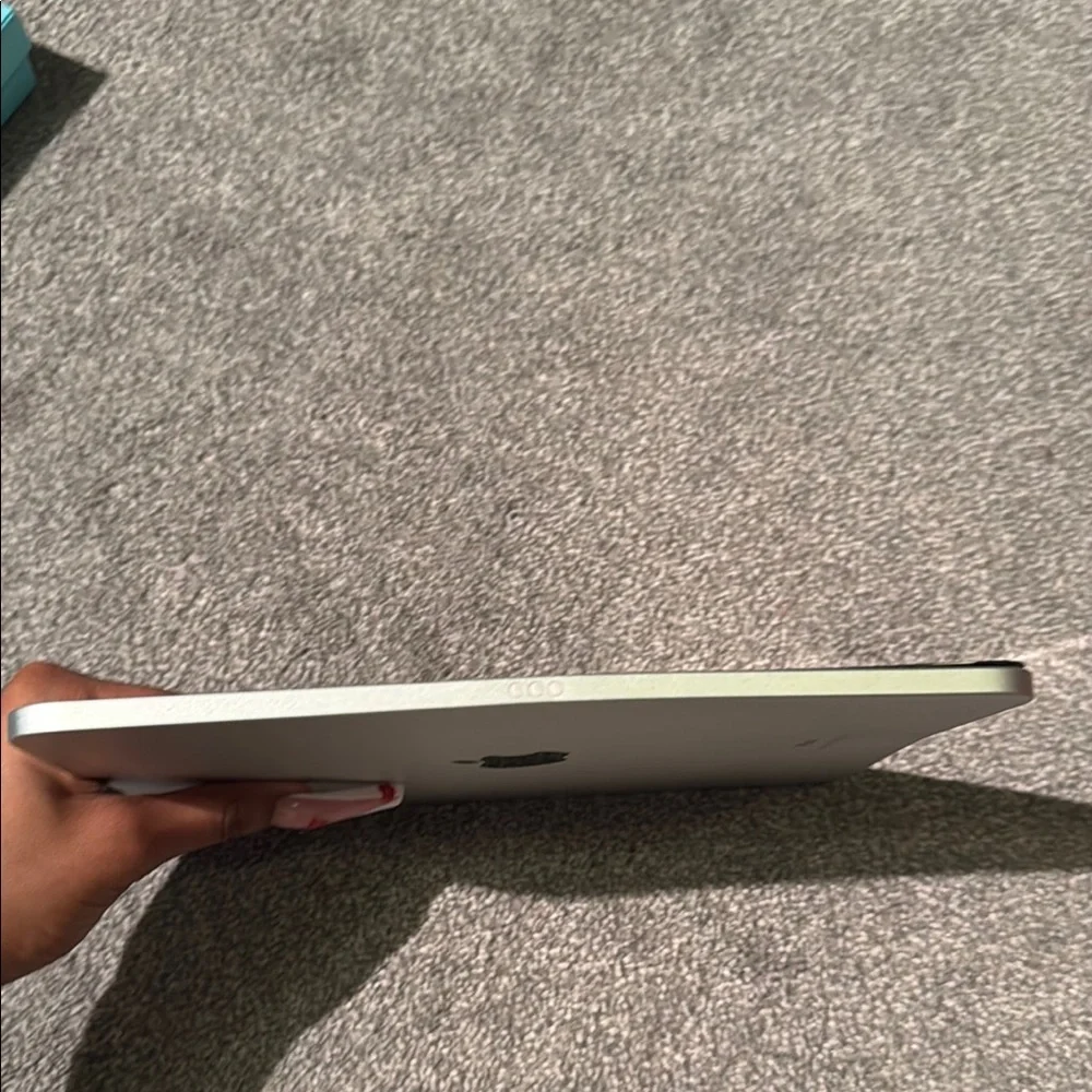 COPY - Apple Silver Ipad 10th gen